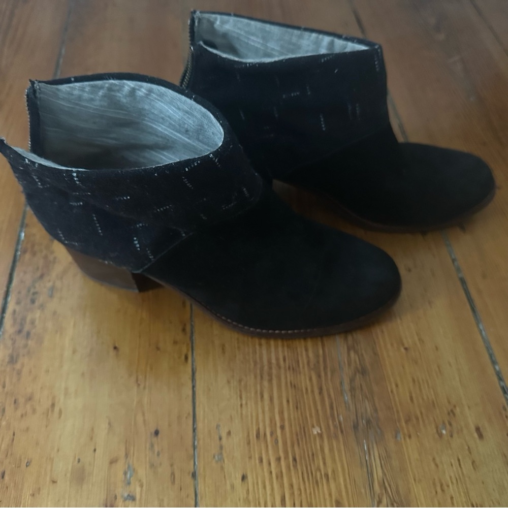 TOMS Zip Up Ankle Boot - Picture 5 of 7